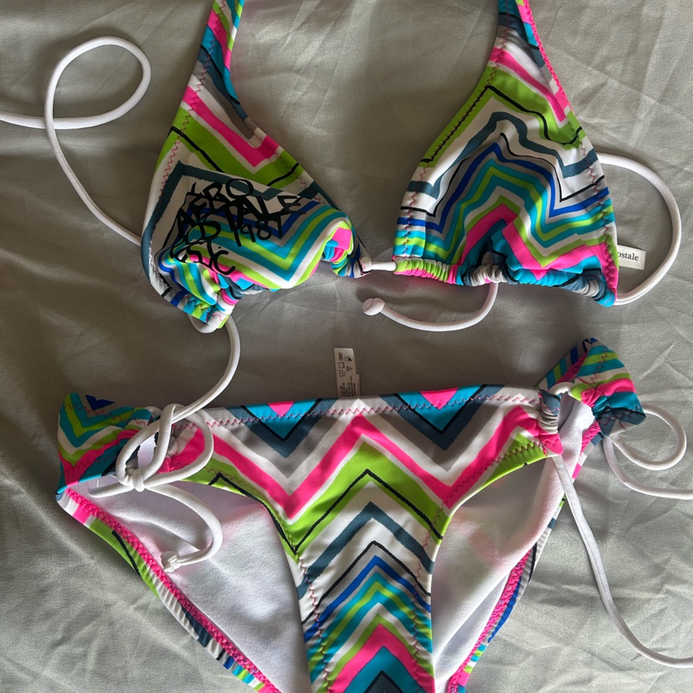Aeropostale Vibrant Zigzag Bikini Top